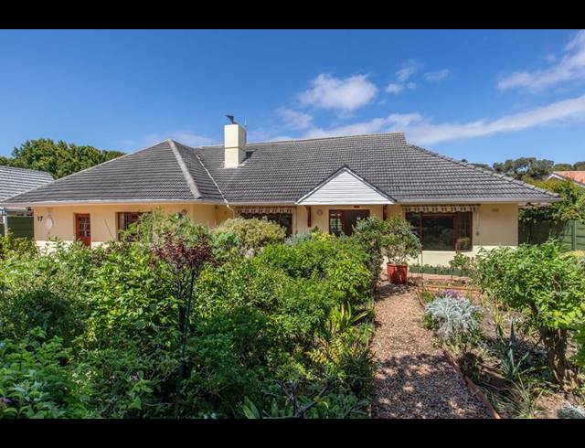 5 BEDROOM HOUSE FOR SALE IN BERGVLIET